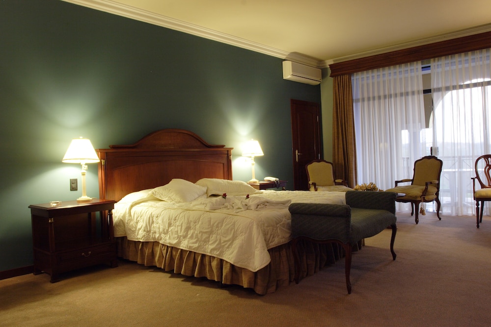 Los Parrales Hotel 11/33