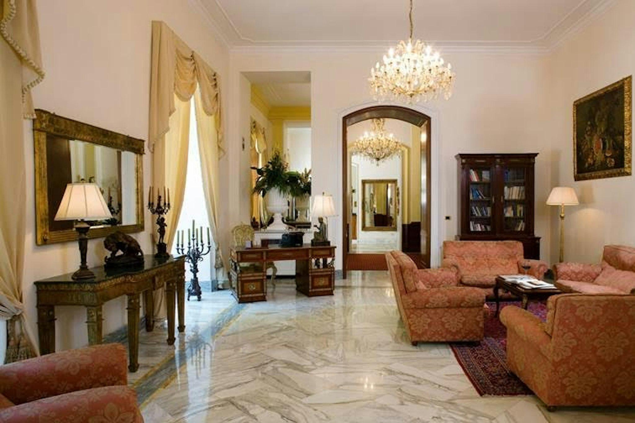 Room, Double Bed, Side Sea View، Grand Hotel Europa Palace 2/3