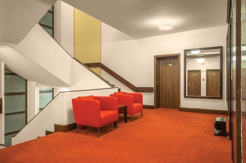 Hotel Capitol 24/55