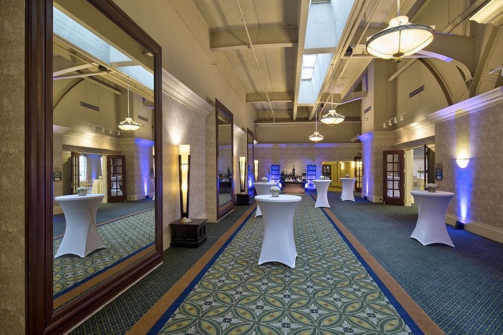 Crowne Plaza Indianapolis Downtown Union Station 48/81
