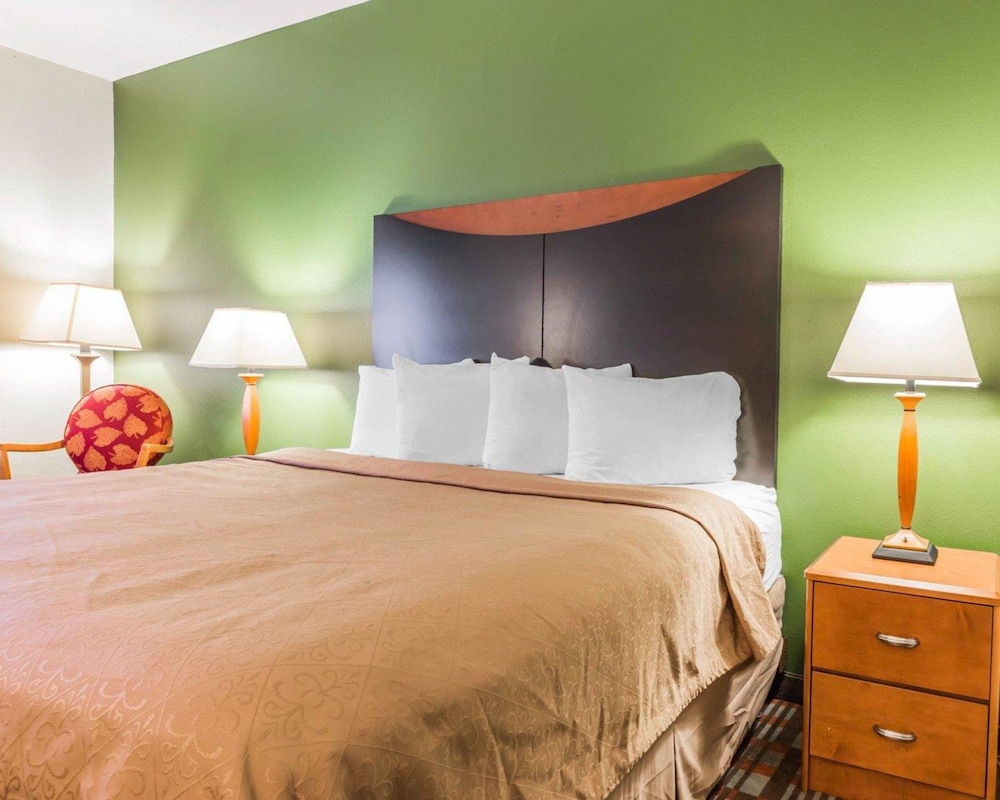 Quality Inn and Suites Birmingham Highway 280 photo2