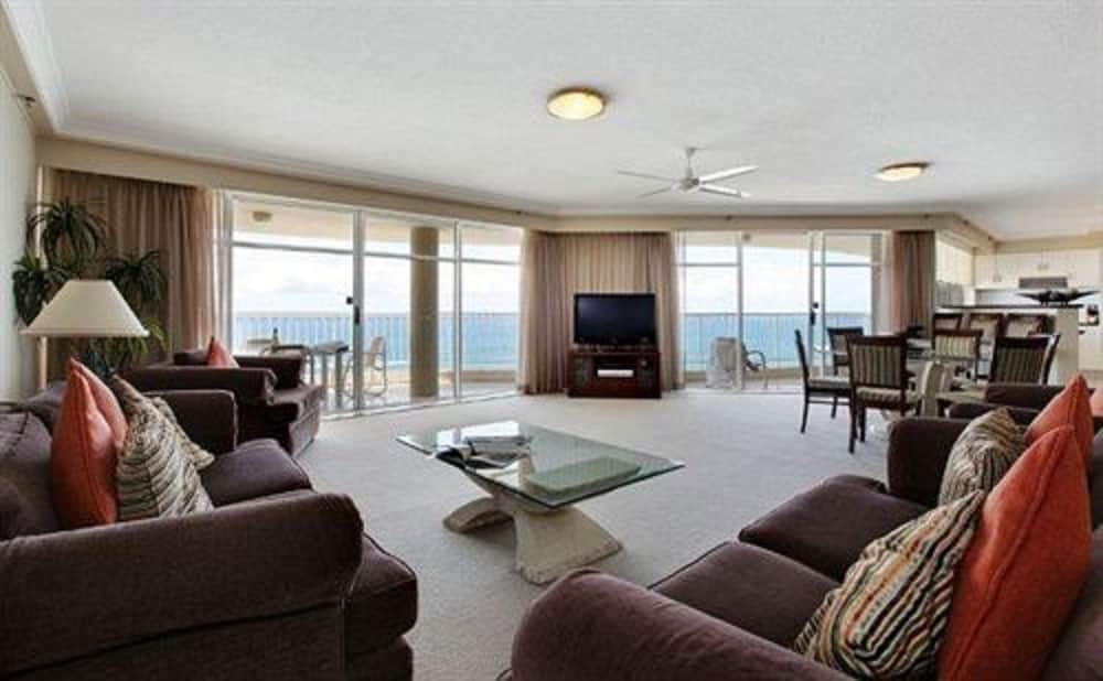 Burleigh Surf Apartments 51/77