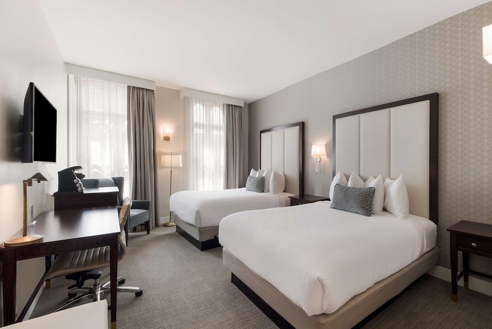 STANDARD, 2 QUEEN BEDS