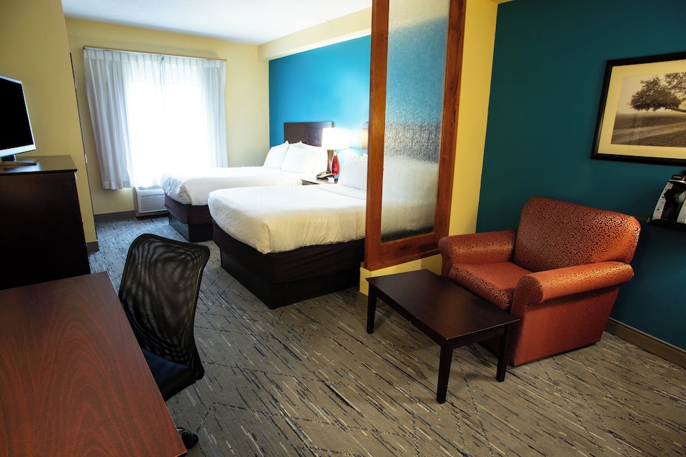 غرفة قياسية بسرير كينج، Holiday Inn Express & Suites Harrisburg W - Mechanicsburg 5/10