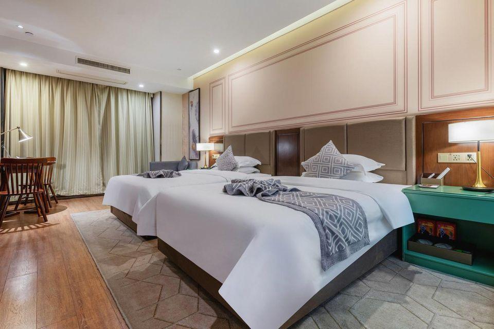 FEATURE, 2 BEDS