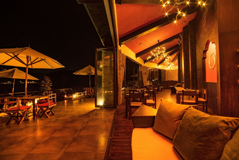 The Pavilions Himalayas Lake View 33/62