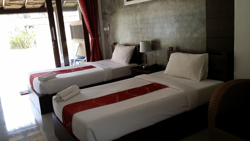 Nana Beach Hotel 34/80