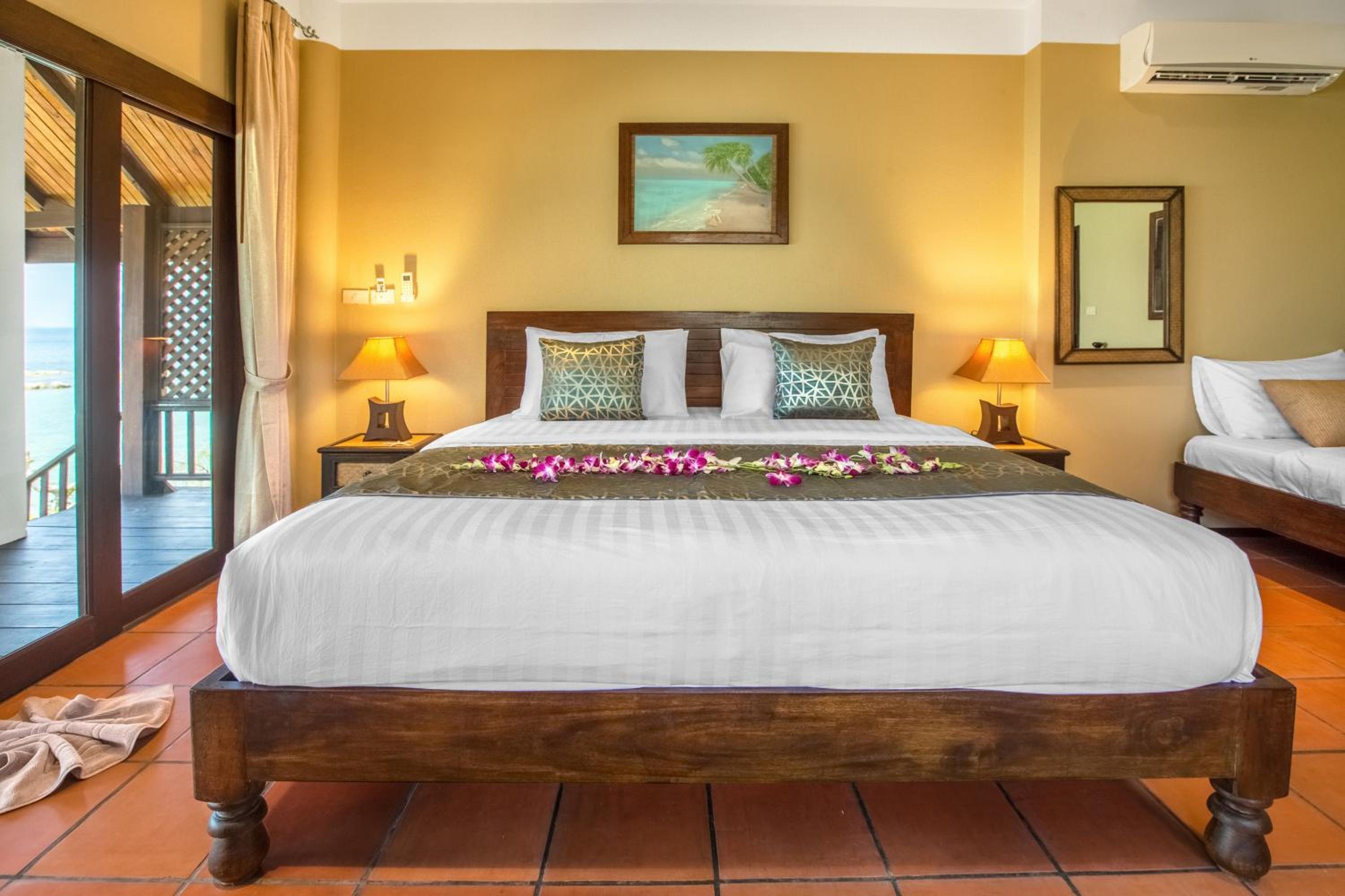 بنغل ديلوكس بإطلالة على البحر، Beyond the Blue Horizon Villa Resort 4/8