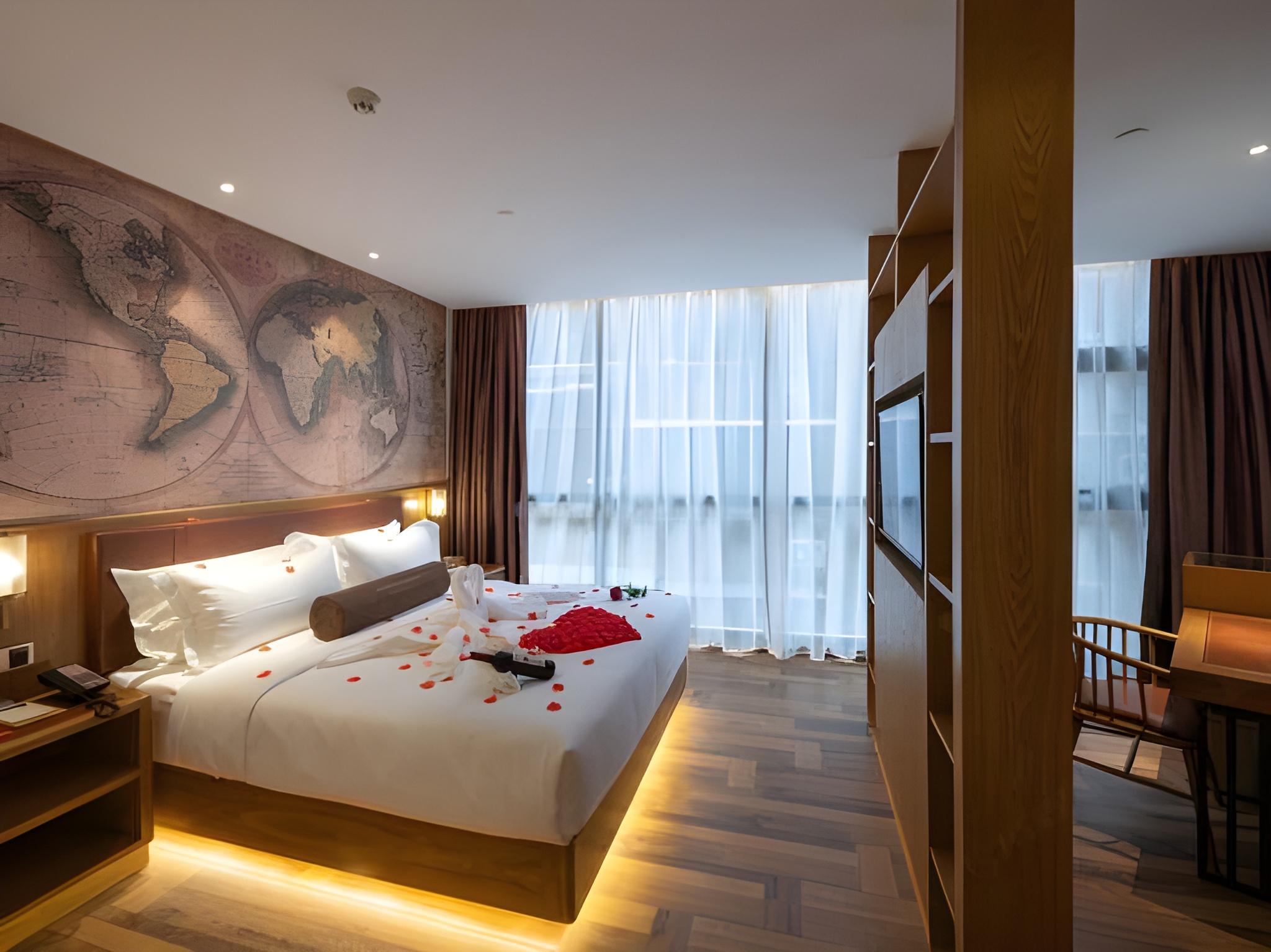 DELUXE, SUITE