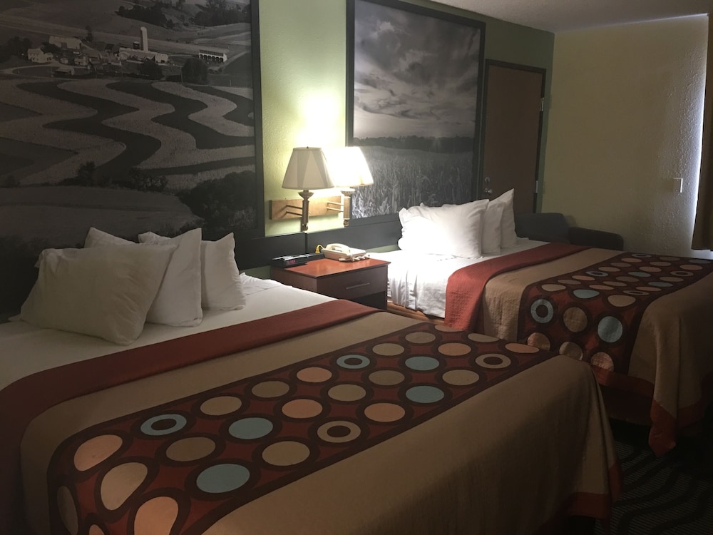Super 8 by Wyndham Newton 21/32