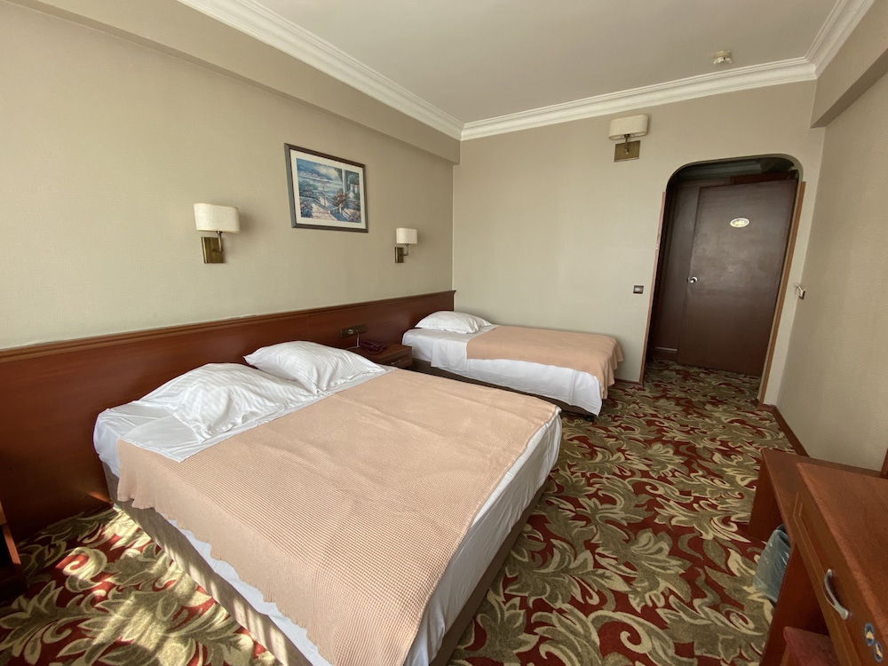 ROOM, DOUBLE BED