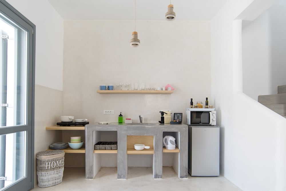Lagadi Suites 55/67