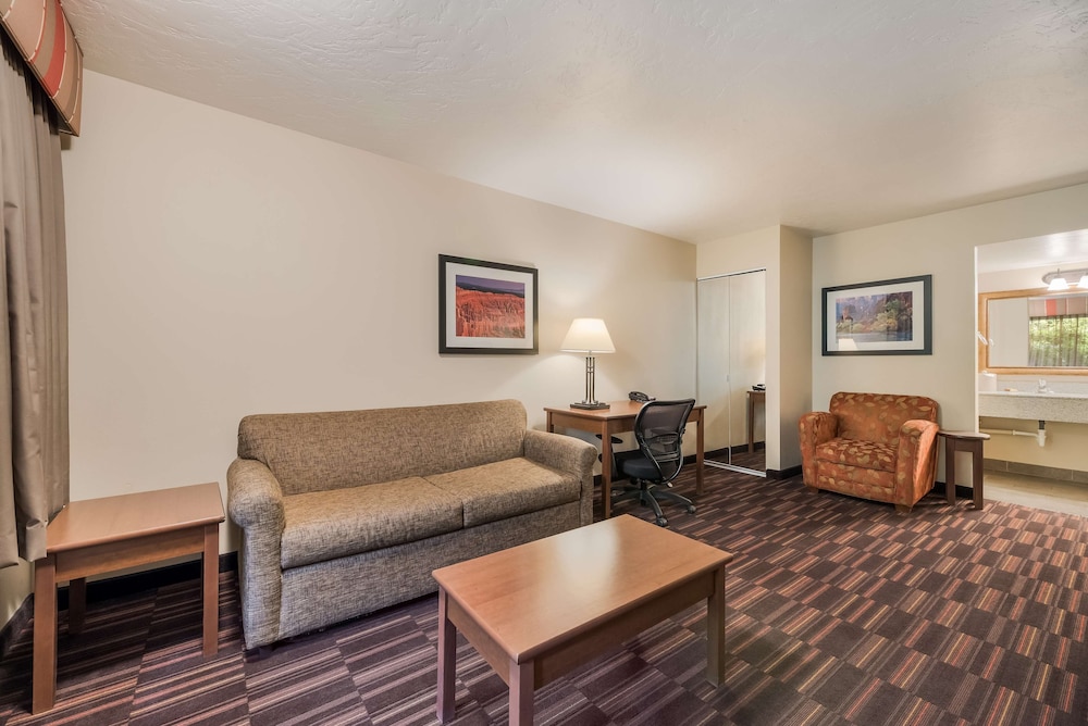 Town & Country Inn 32/50