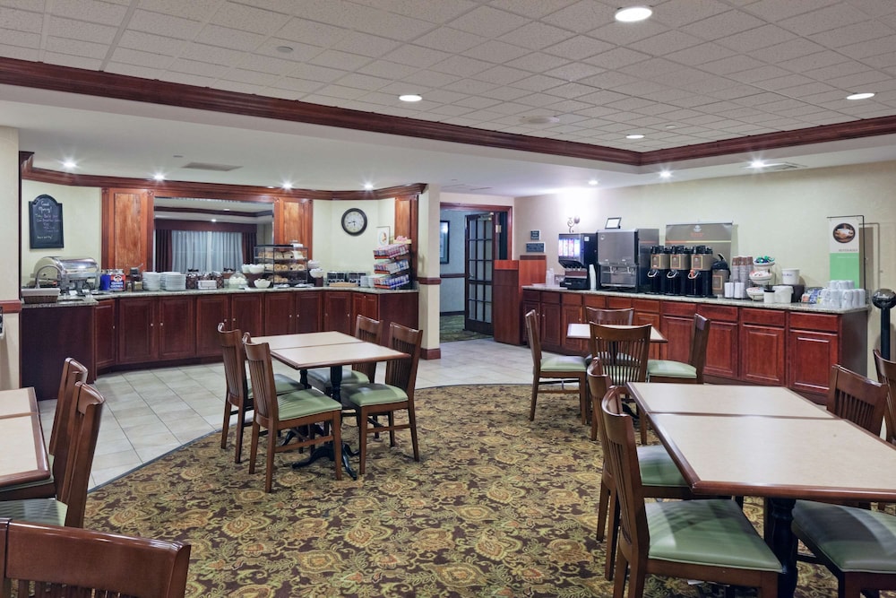 Country Inn and Suites By Radisson Milwaukee West Brookfield Wi 30/42