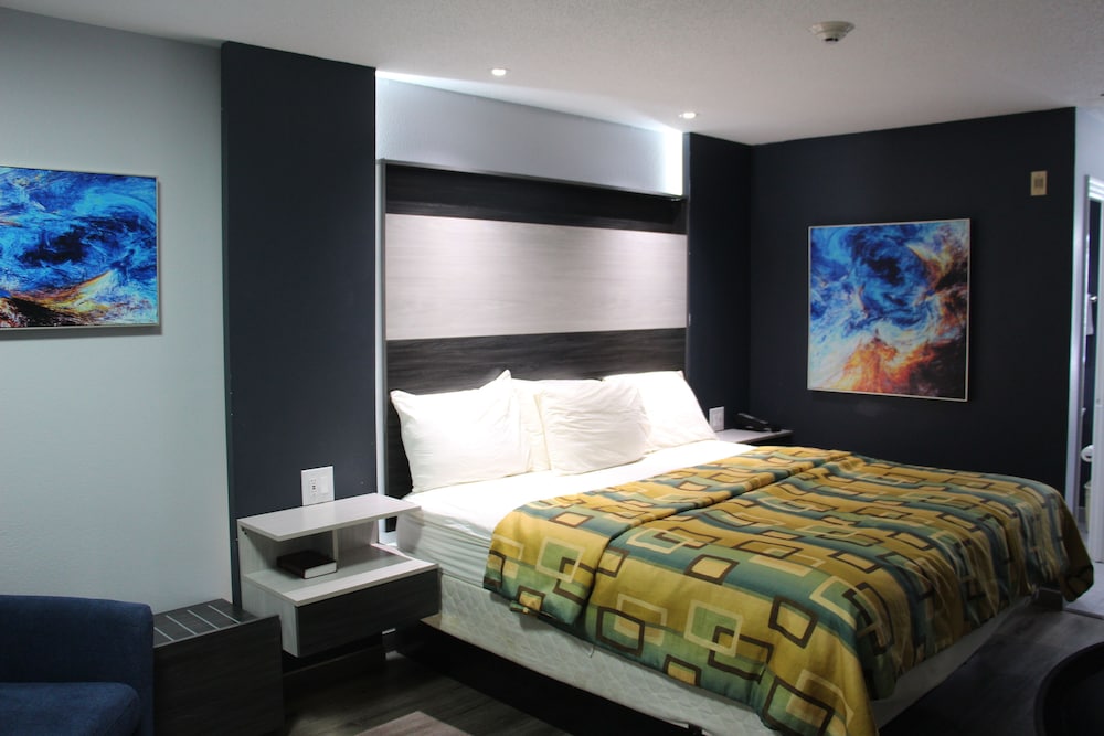 Douglas Inn And Suites 15/41