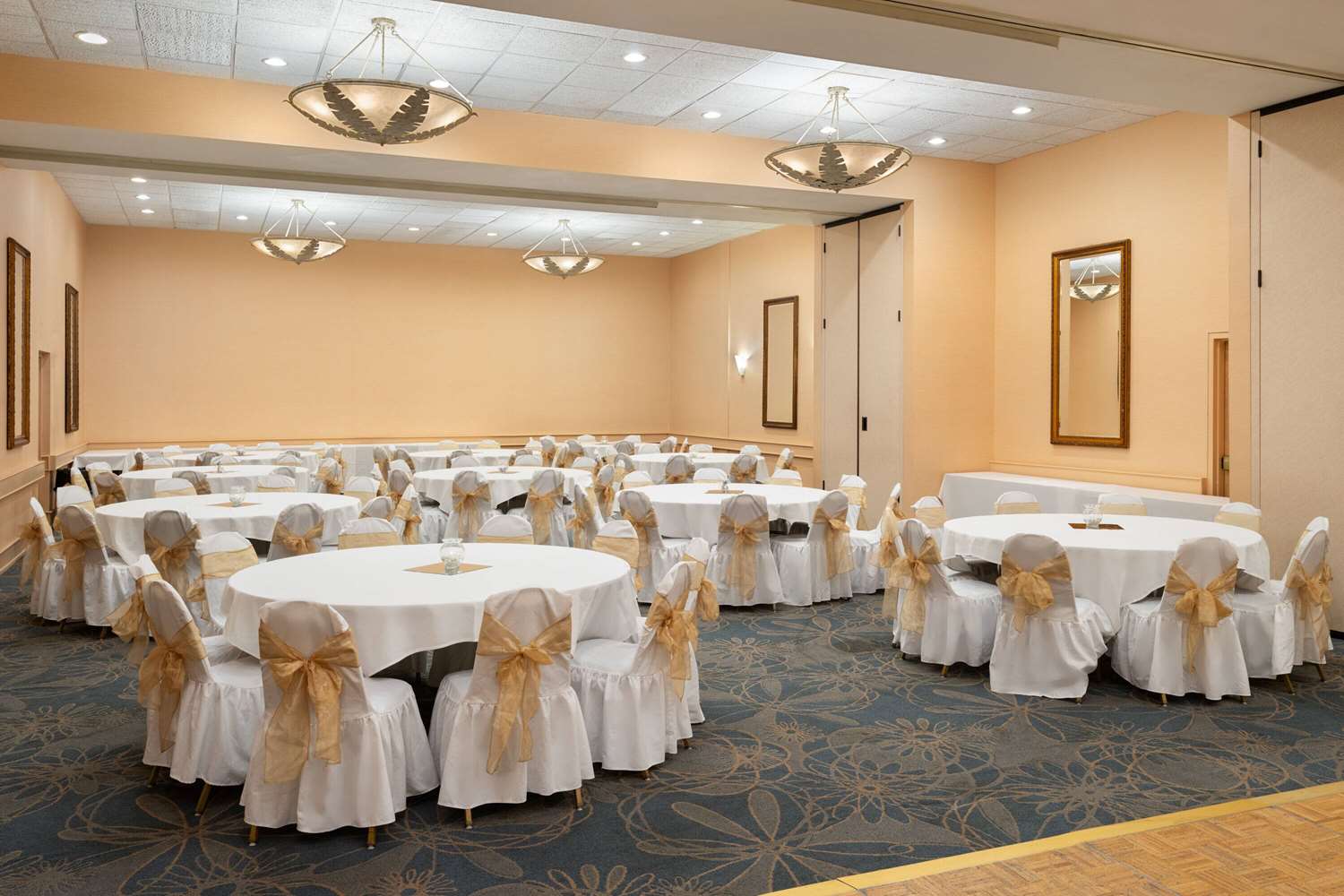 Ramada by Wyndham Tucson 37/63