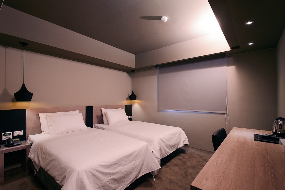 ROOM, TWIN BEDS
