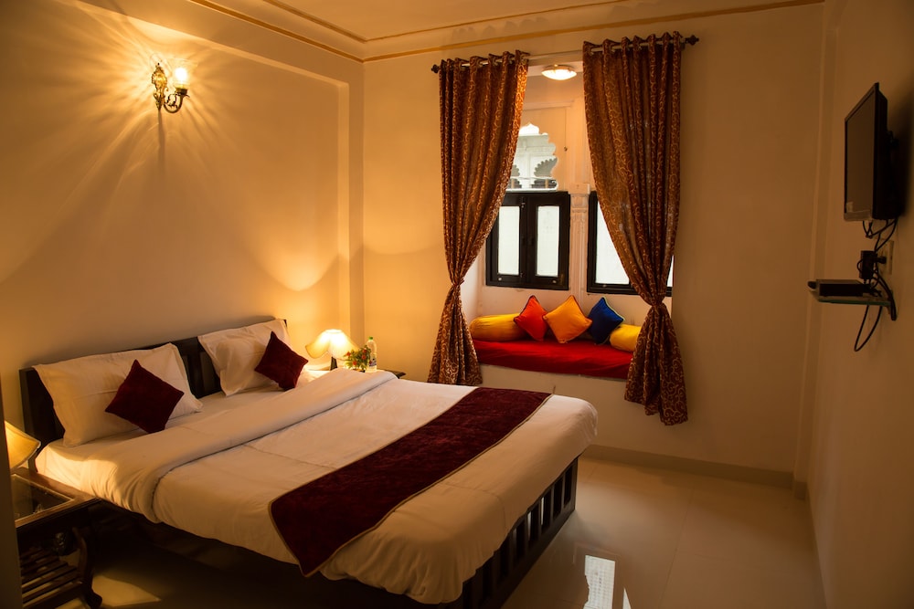 Hotel Nahargarh Palace 12/18
