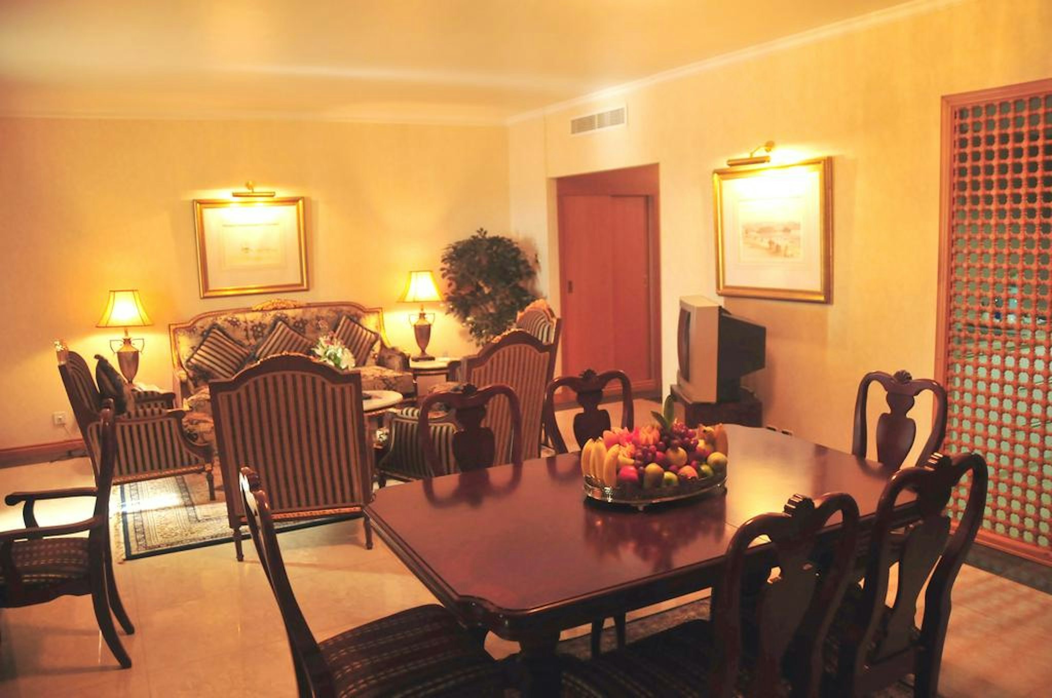 Hotel Holiday International Sharjah 19/25