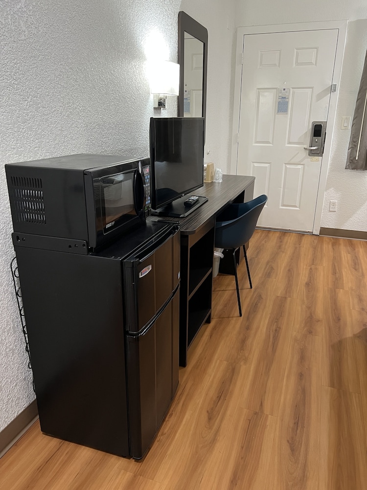 Motel6 Longview, TX 46/64