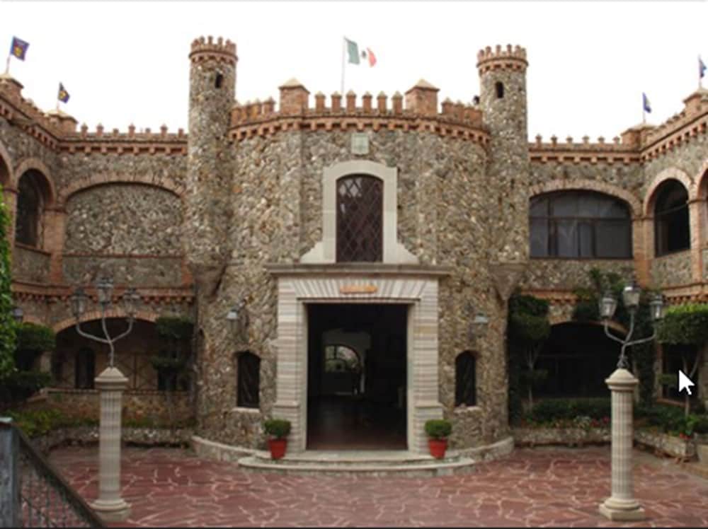 Hotel Castillo Santa Cecilia 27/70