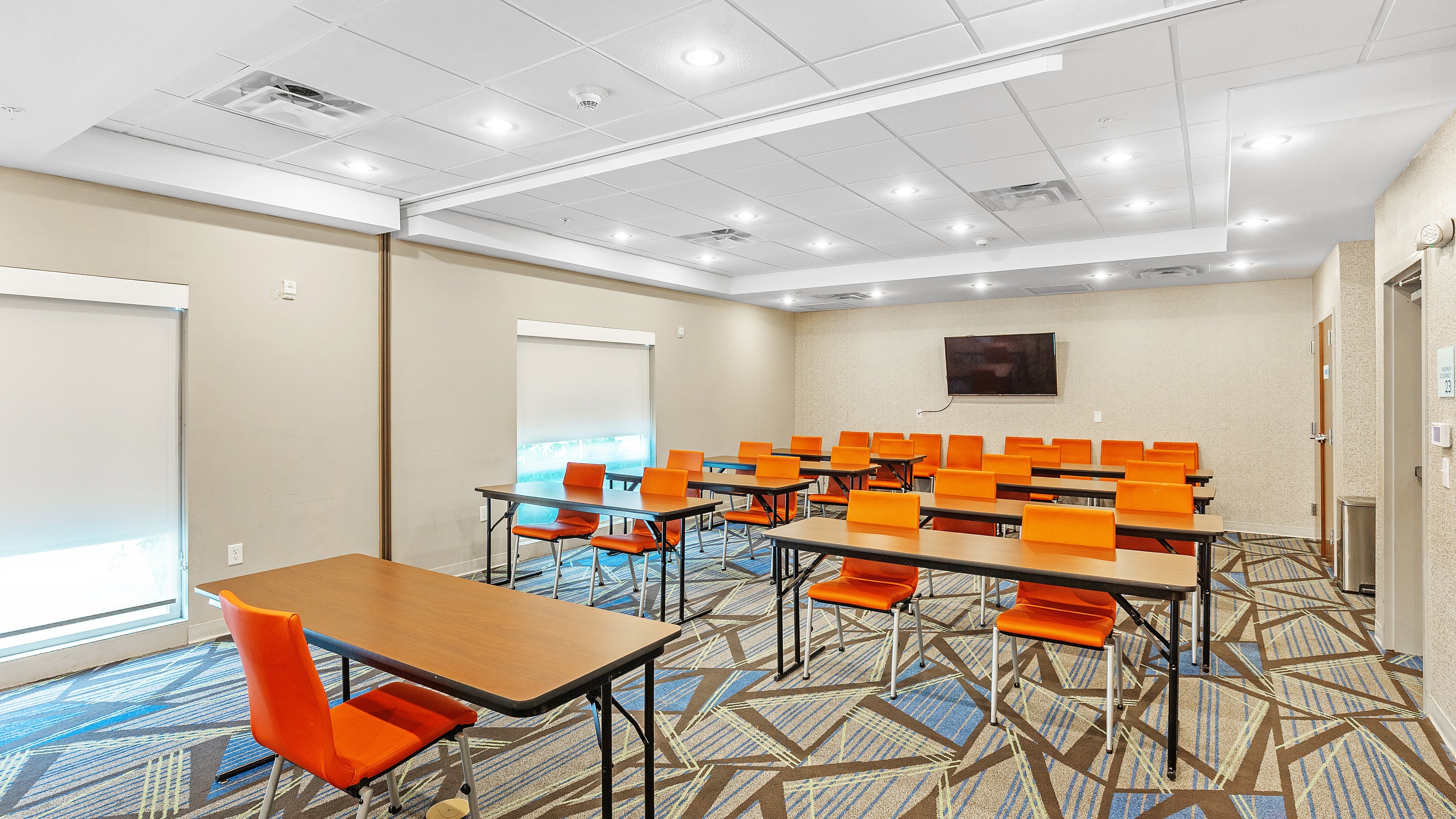 Holiday Inn Express Suites Mobile University Area 29/33