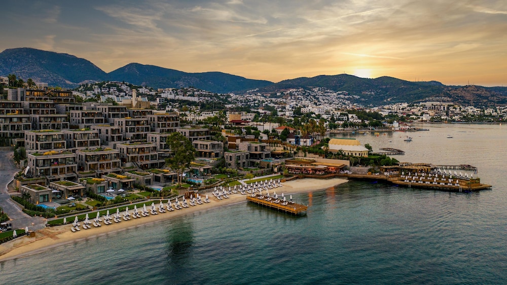 The Norm Le Chic Bodrum 70/75