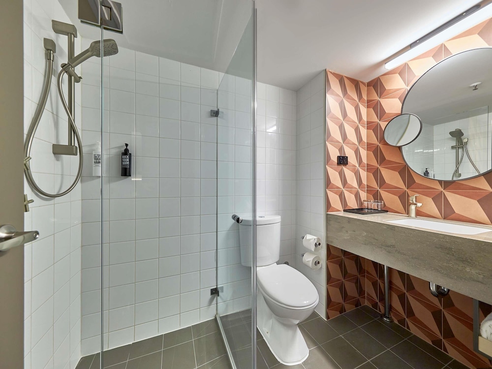 IBIS PERTH 68/70