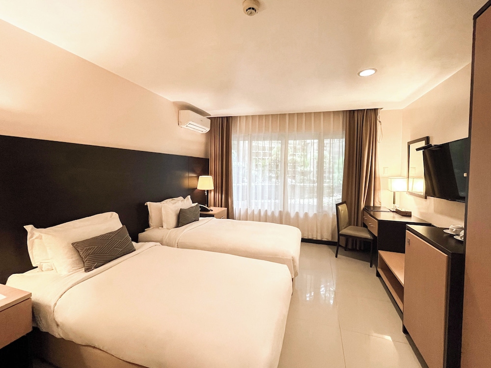 The Lake Hotel Tagaytay 9/44