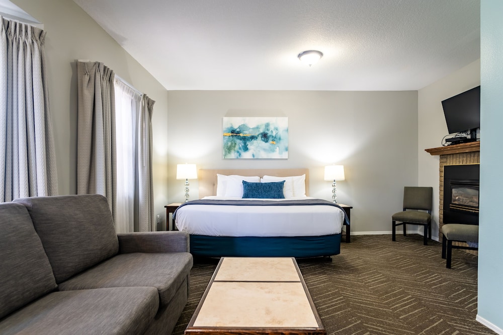 Spa, Deluxe, King Bed, Sofa، Inn at the Prom 3/5