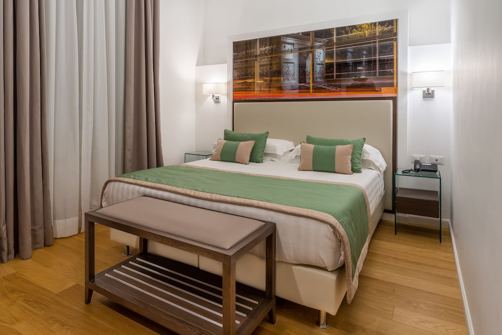 SUPERIOR, DOUBLE BED, CITY VIEW