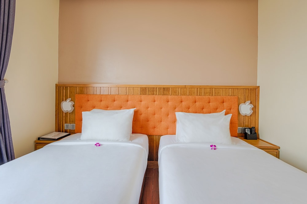 SUPERIOR, TWIN BEDS, CITY VIEW