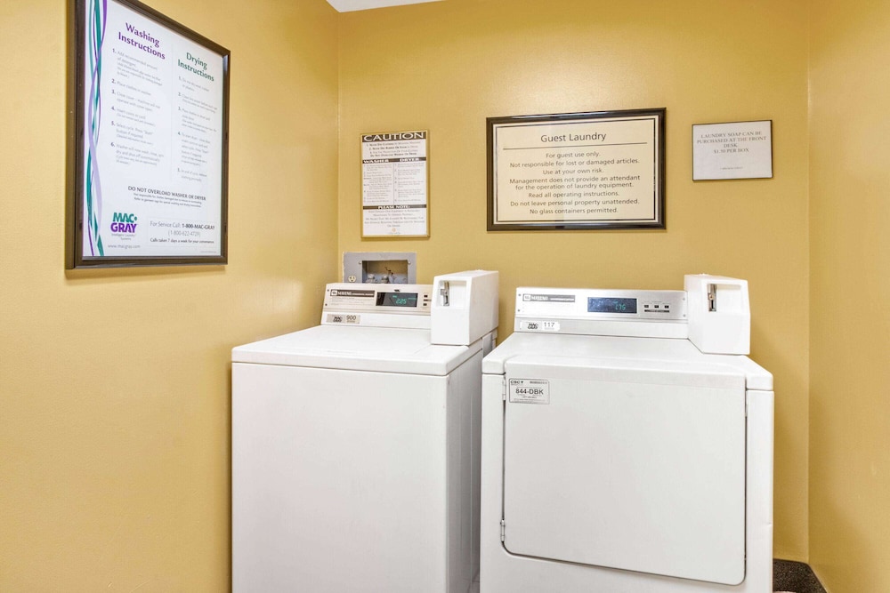 La Quinta Inn & Suites by Wyndham Albuquerque Journal Ctr NW 26/49