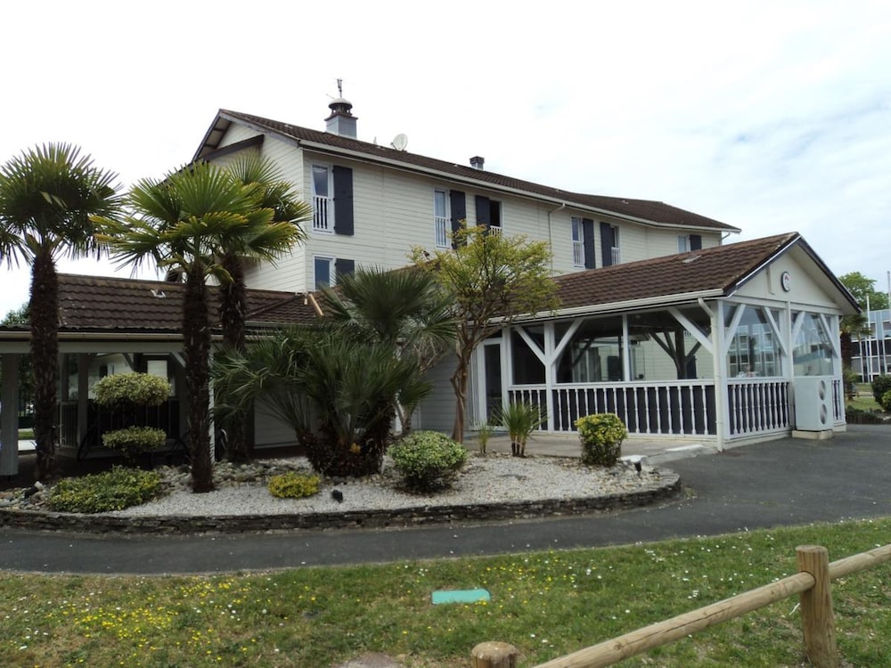 Hotel Wood Inn Merignac 8/52