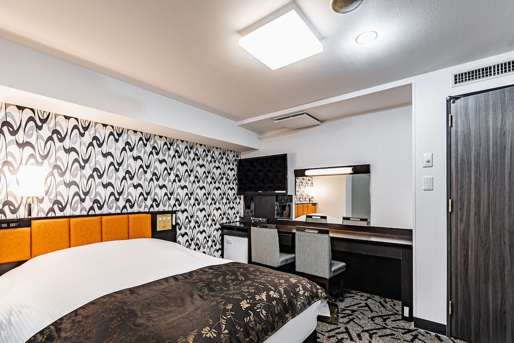 ROOM, DOUBLE BED