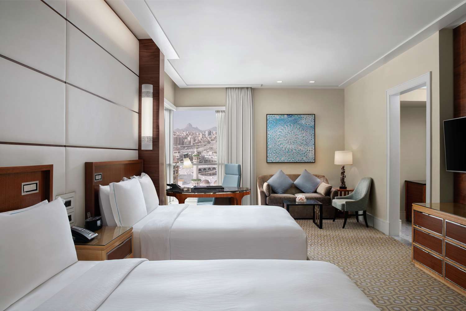 EXECUTIVE, 2 QUEEN BEDS, PARTIAL HARAM VIEW