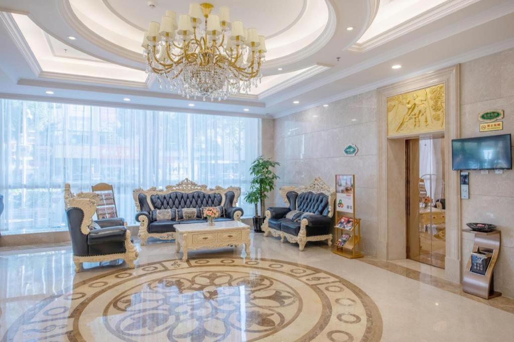 Vienna Hotel Huizhou (Huabianling Square Branch) 31/50