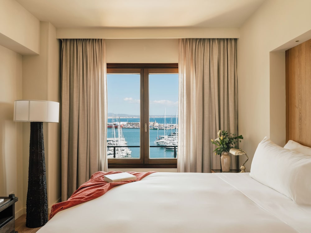 Red Level, Junior Suite, King Bed, Sea and Cathedral View