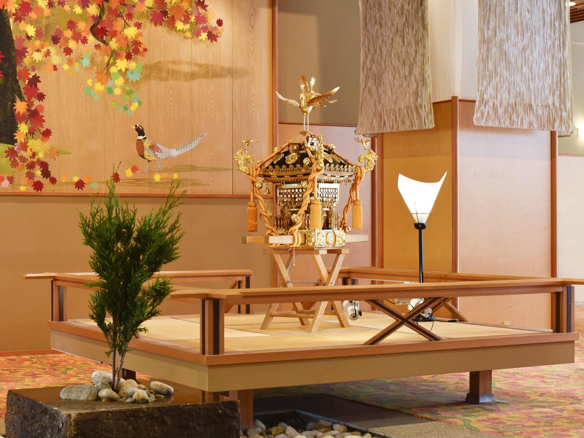 JAPANESE, CONNECTING, CORNER