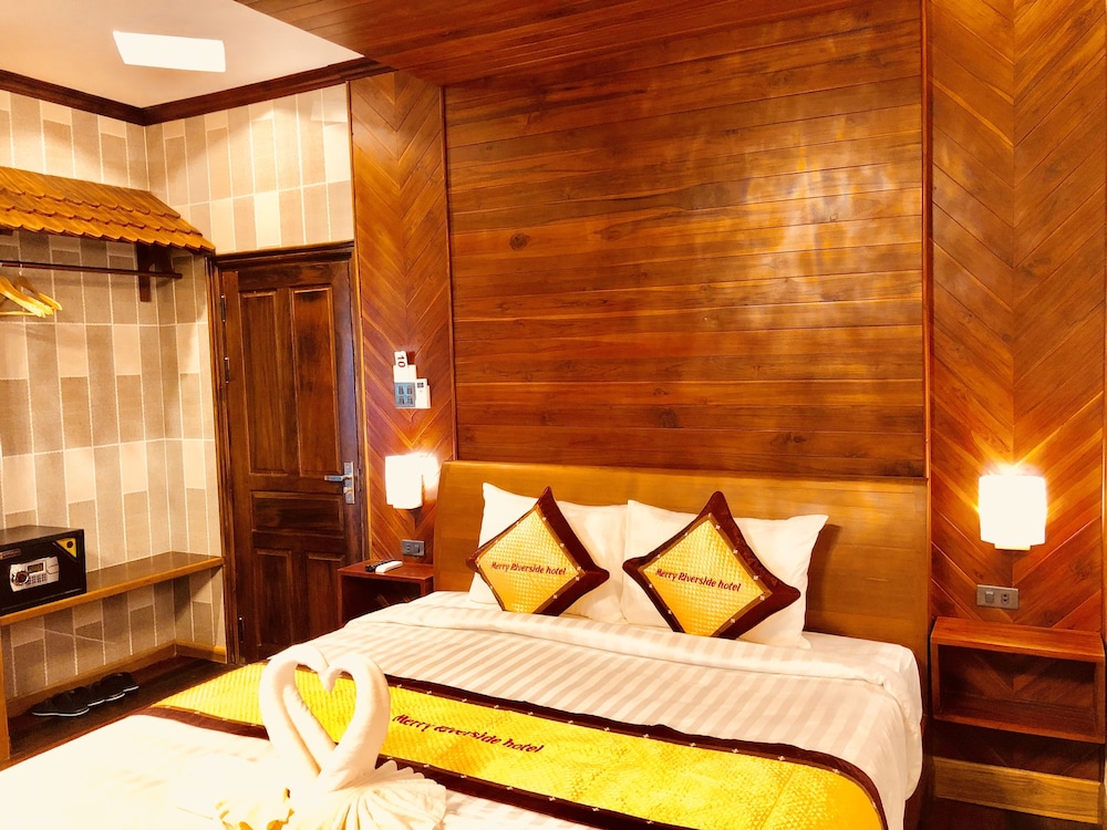 ROOM, KING BED, RIVER VIEW, BALCONY