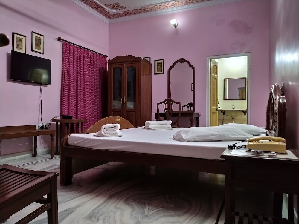 Anuraag Villa 18/65