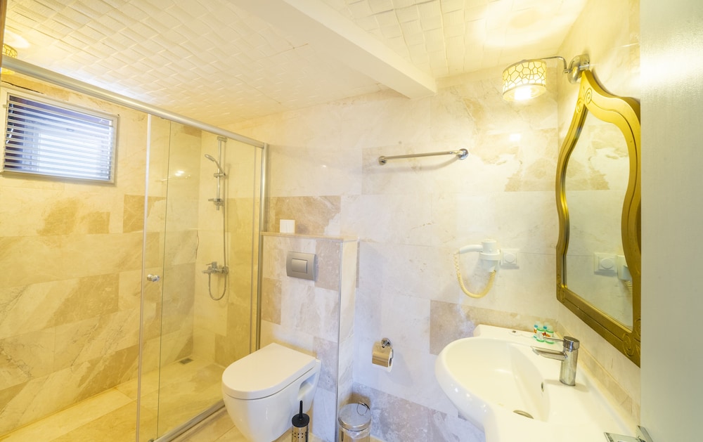 Cengiz Kaan Hotel 28/30