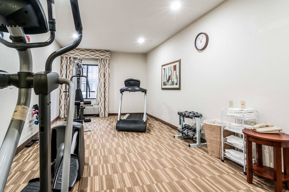 Comfort Inn & Suites University South 12/28