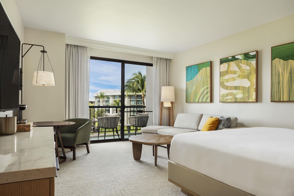 RENOVATED, PALACE GRAND, GRAND, KING BED, OCEAN VIEW, SOFA