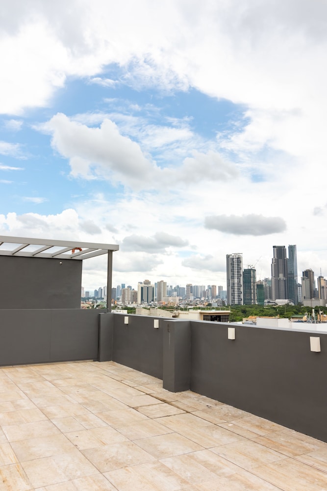 Ramada Encore by Wyndham Makati 47/50