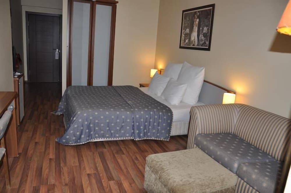 Diapolis Hotel 9/50