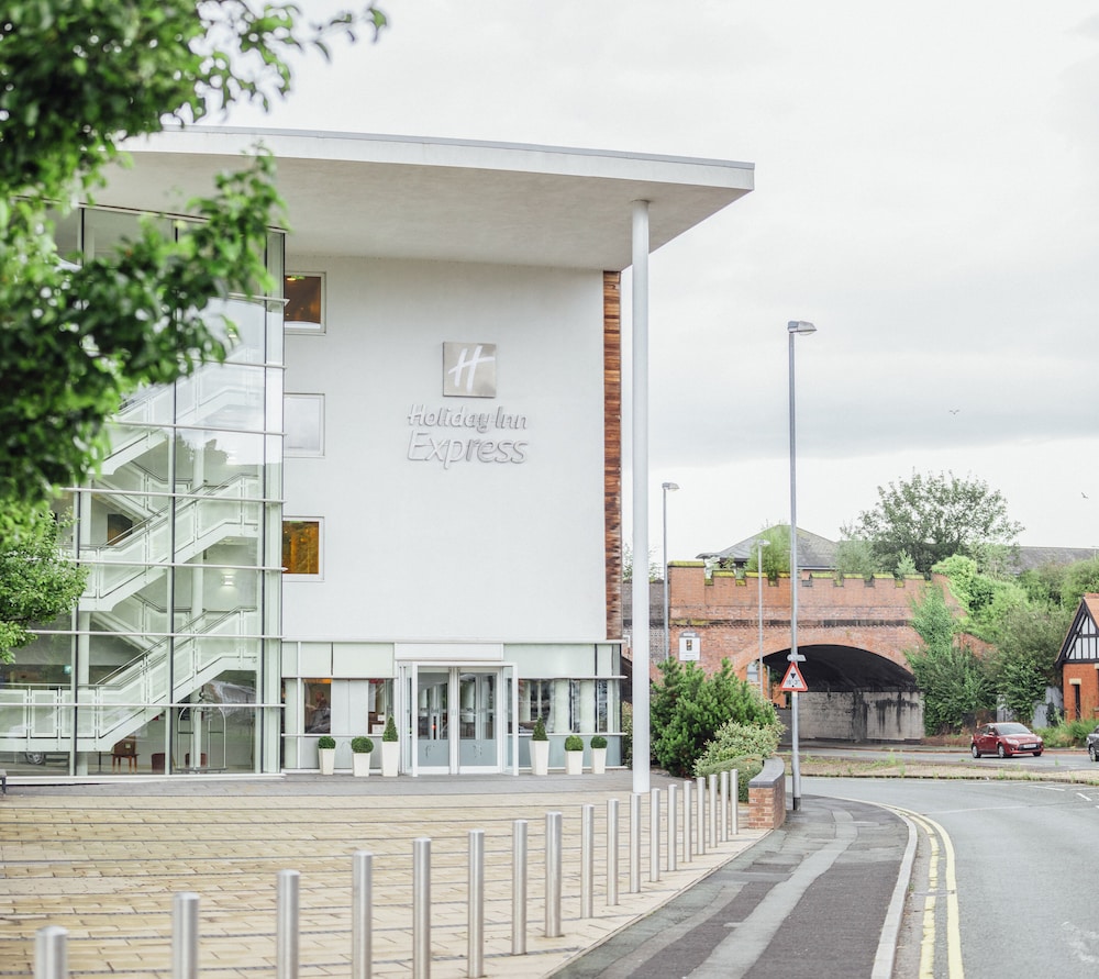 Holiday Inn Express Chester Racecourse 3/34