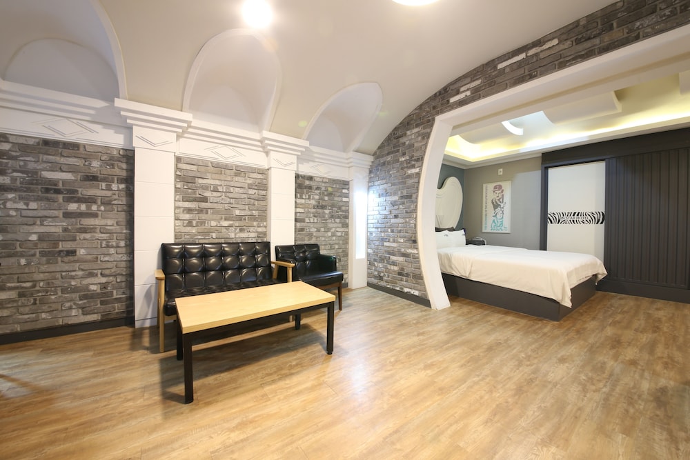 Instar Hotel Yangsan 35/55