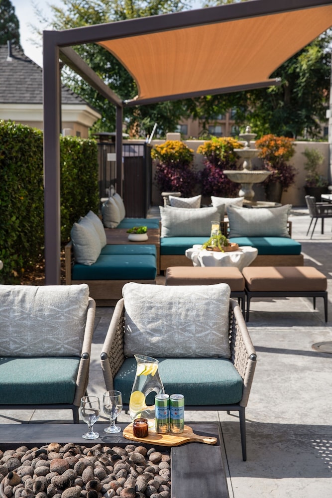 Ayres Hotel Fountain Valley 24/49