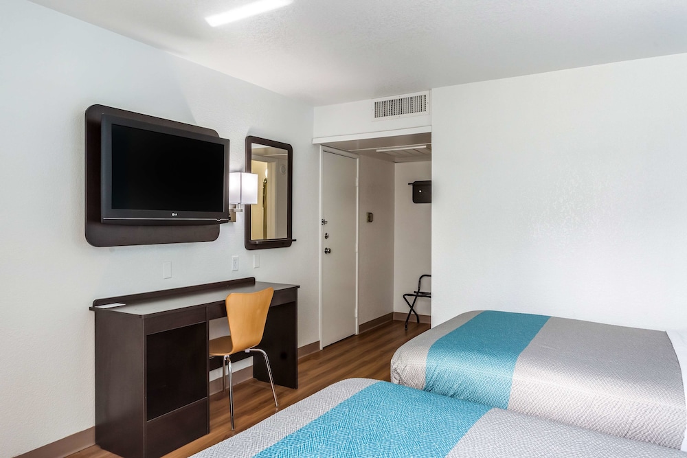 Motel6 Blythe, CA 25/65